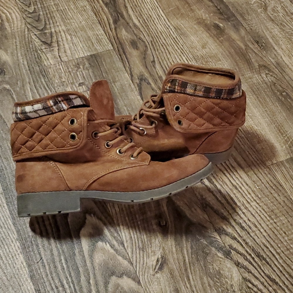 Quilted Arizona ankle boots